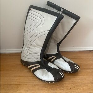 Ecco White and Black Tall Zip Boxing Boots - Size 9